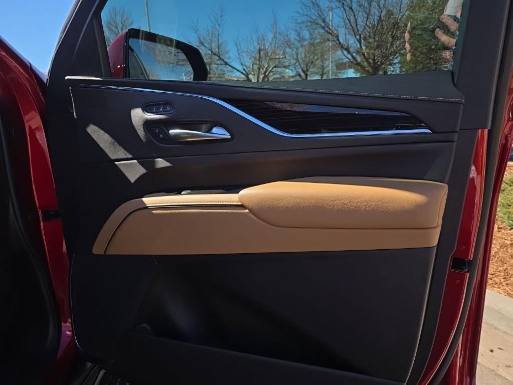 Used 2024 Cadillac Escalade Sport w/ LPO, ONYX Package image 23