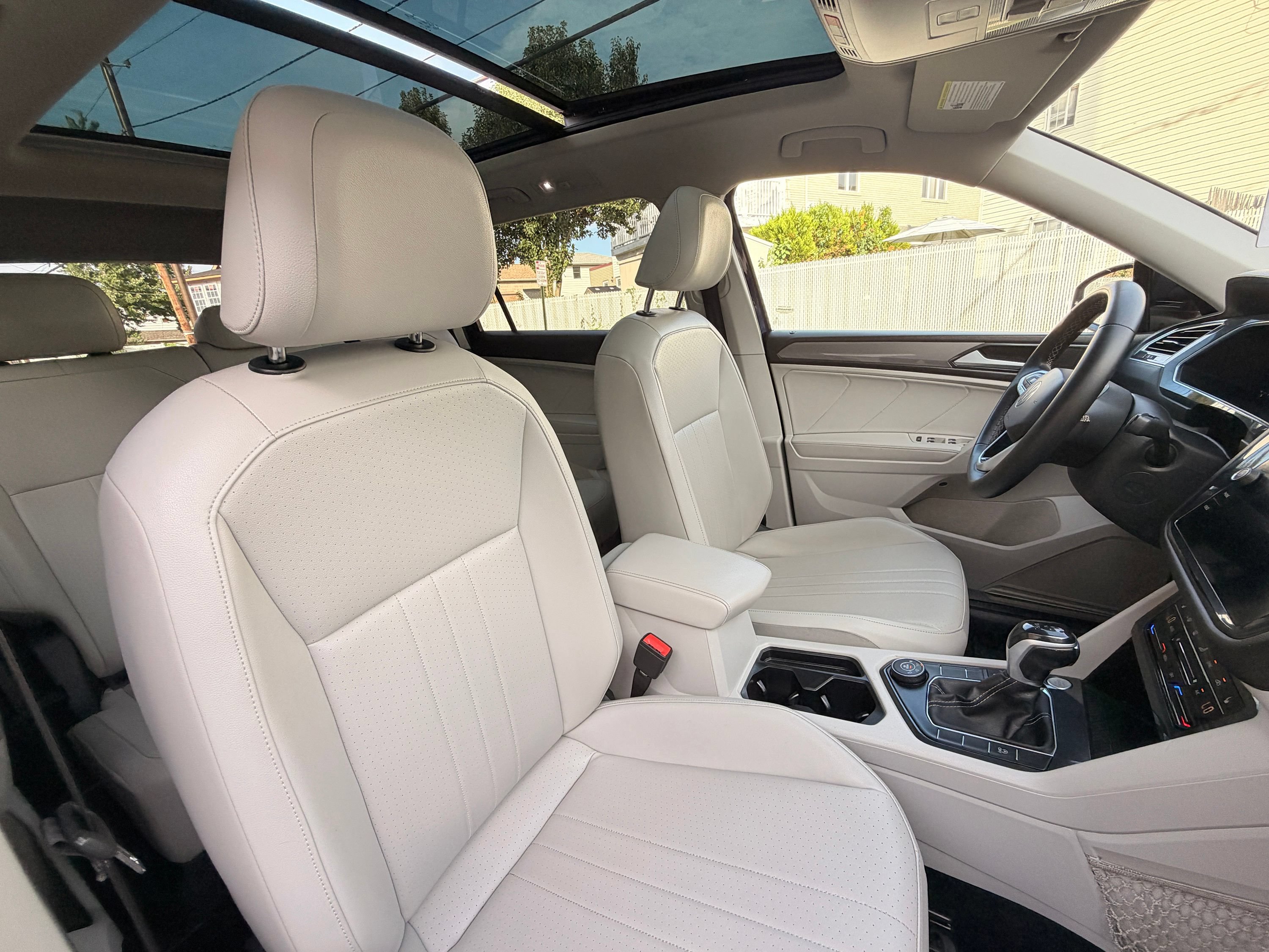 Used 2022 Volkswagen Tiguan SE AWD/4WD image 24
