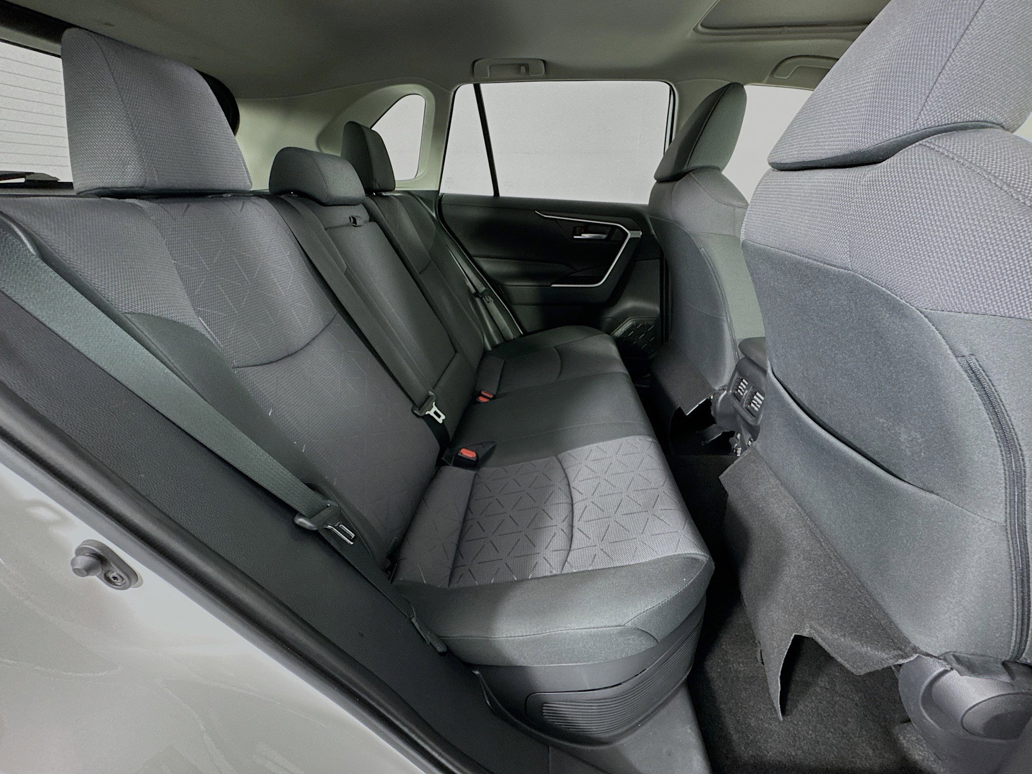 Used 2020 Toyota RAV4 XLE image 25