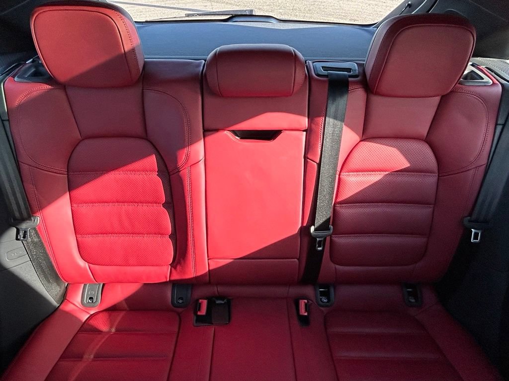 Used 2024 Porsche Macan AWD/4WD image 13