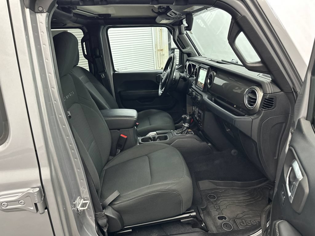 Used 2018 Jeep Wrangler Unlimited Sahara AWD/4WD image 13