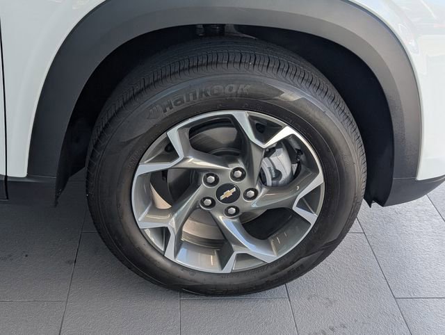 Certified 2025 Chevrolet Trax LT w/ Driver Confidence Package image 16