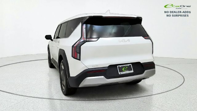 Used 2024 Kia EV9 Light Long Range RWD image 7