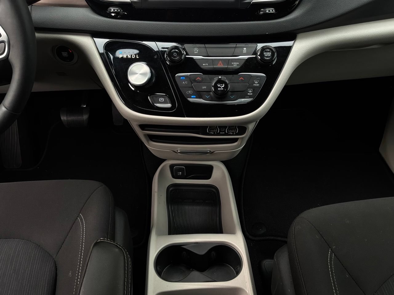 Used 2024 Chrysler Voyager LX FWD image 16