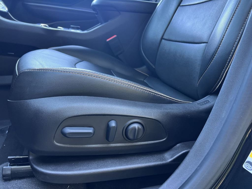 Used 2022 GMC Terrain AT4 w/ Infotainment Package II image 12