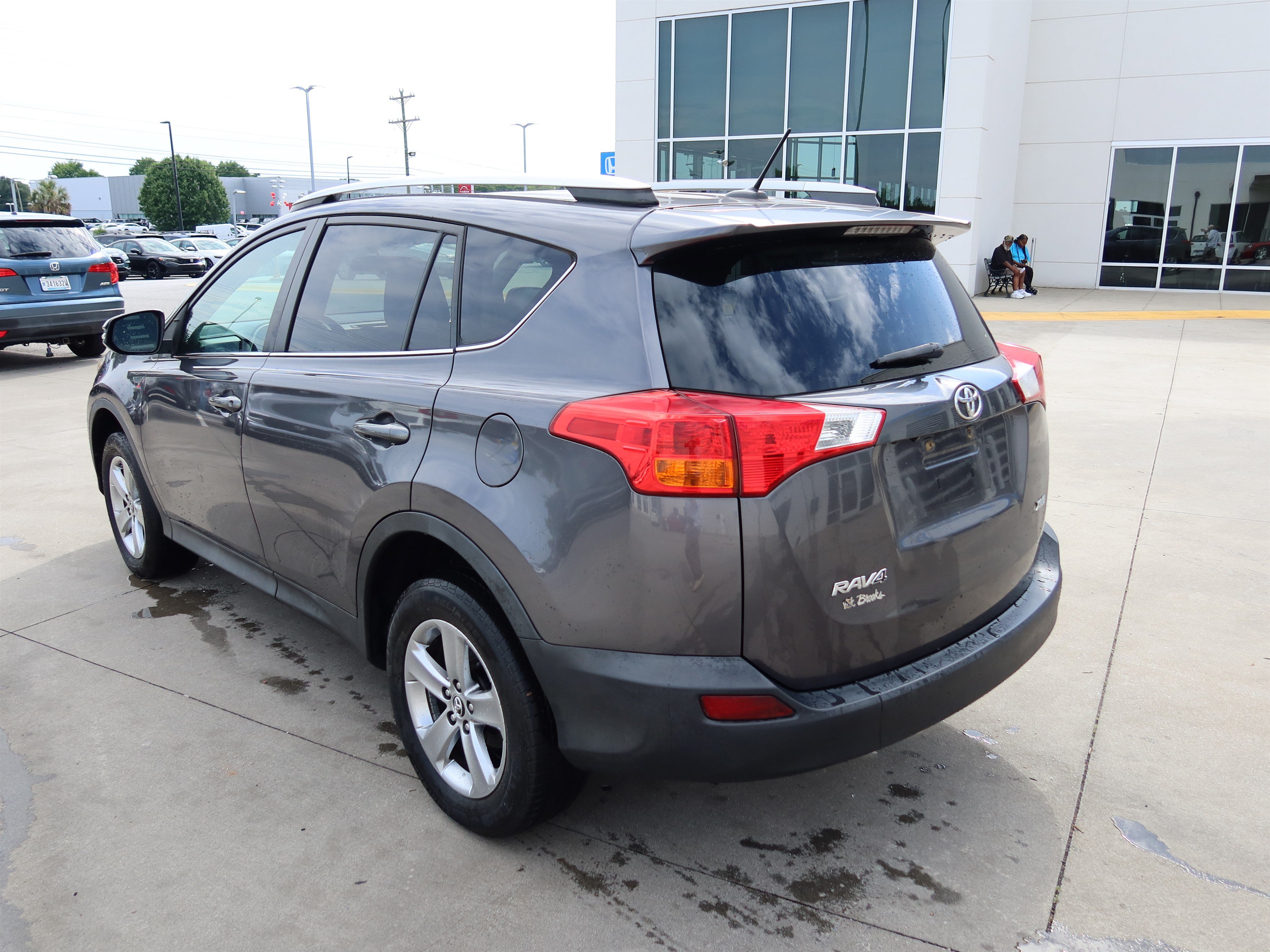 Used 2015 Toyota RAV4 XLE FWD image 6