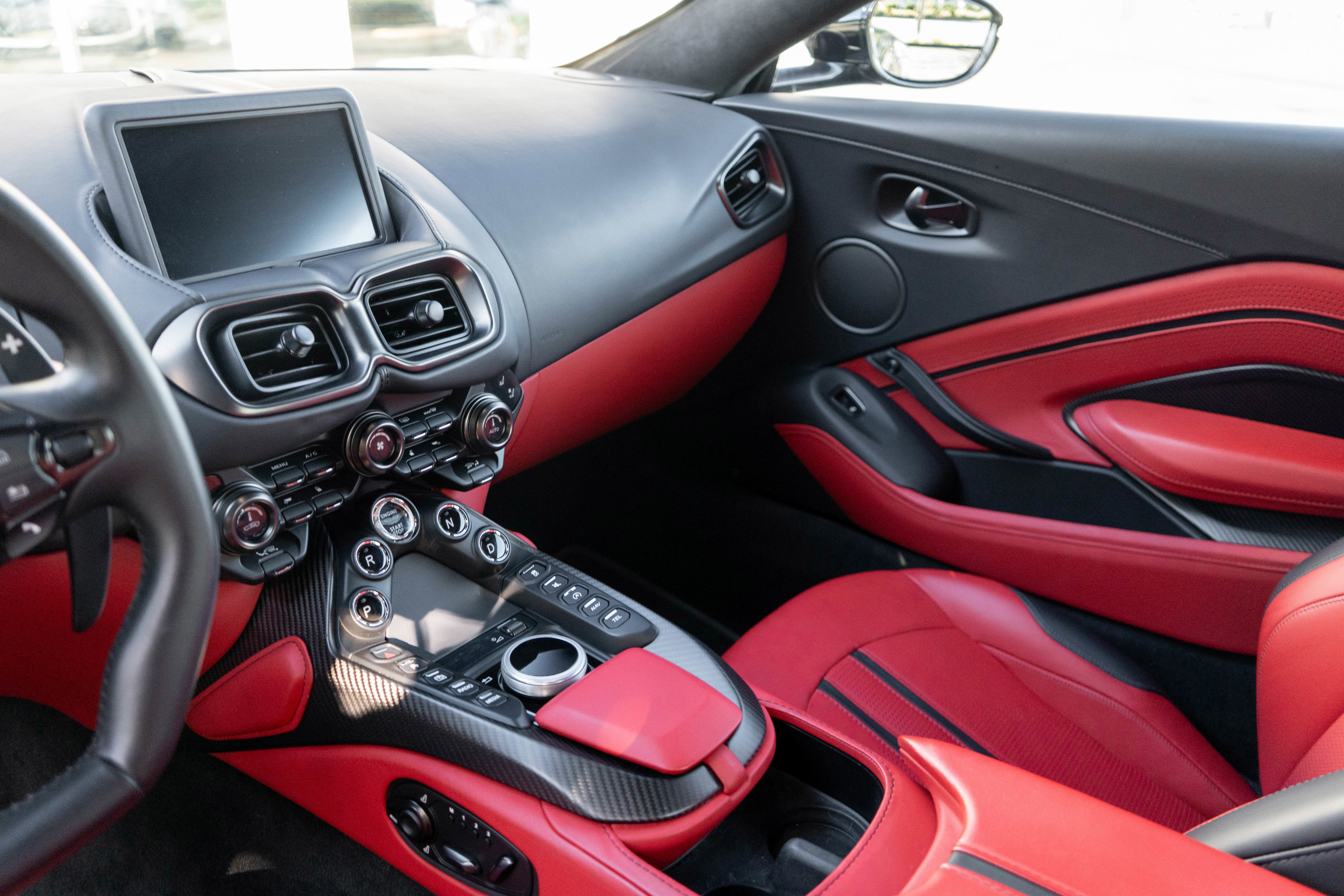 Used 2023 Aston Martin V8 Vantage Coupe image 9