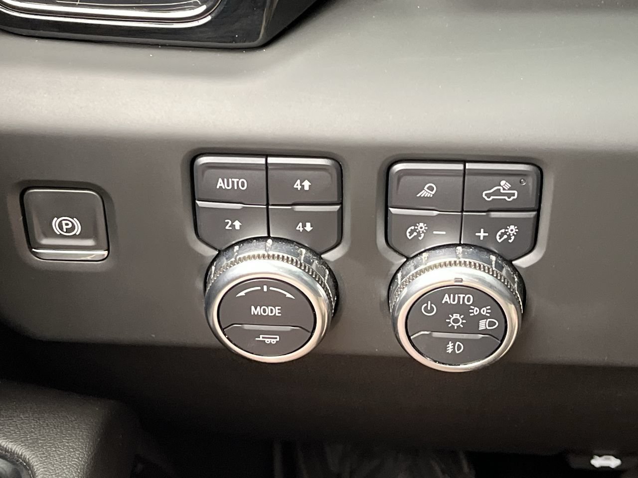 Certified 2024 GMC Sierra 2500 AT4 w/ AT4 Premium Plus Package AWD/4WD image 18