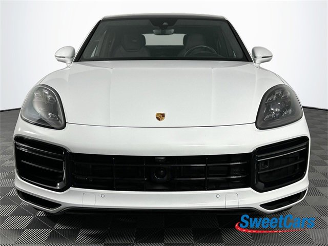 Used 2023 Porsche Cayenne Turbo image 2
