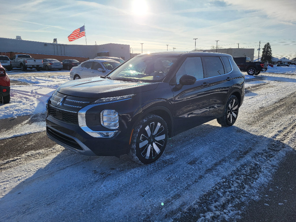Used 2025 Mitsubishi Outlander SE