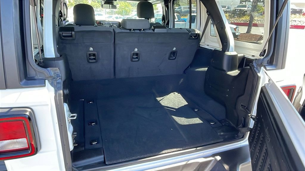 Used 2024 Jeep Wrangler Unlimited AWD/4WD image 32