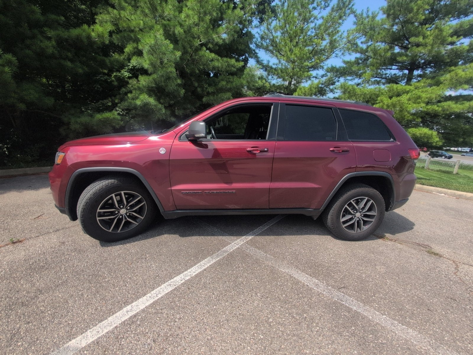 Used 2017 Jeep Grand Cherokee Trailhawk AWD/4WD image 11