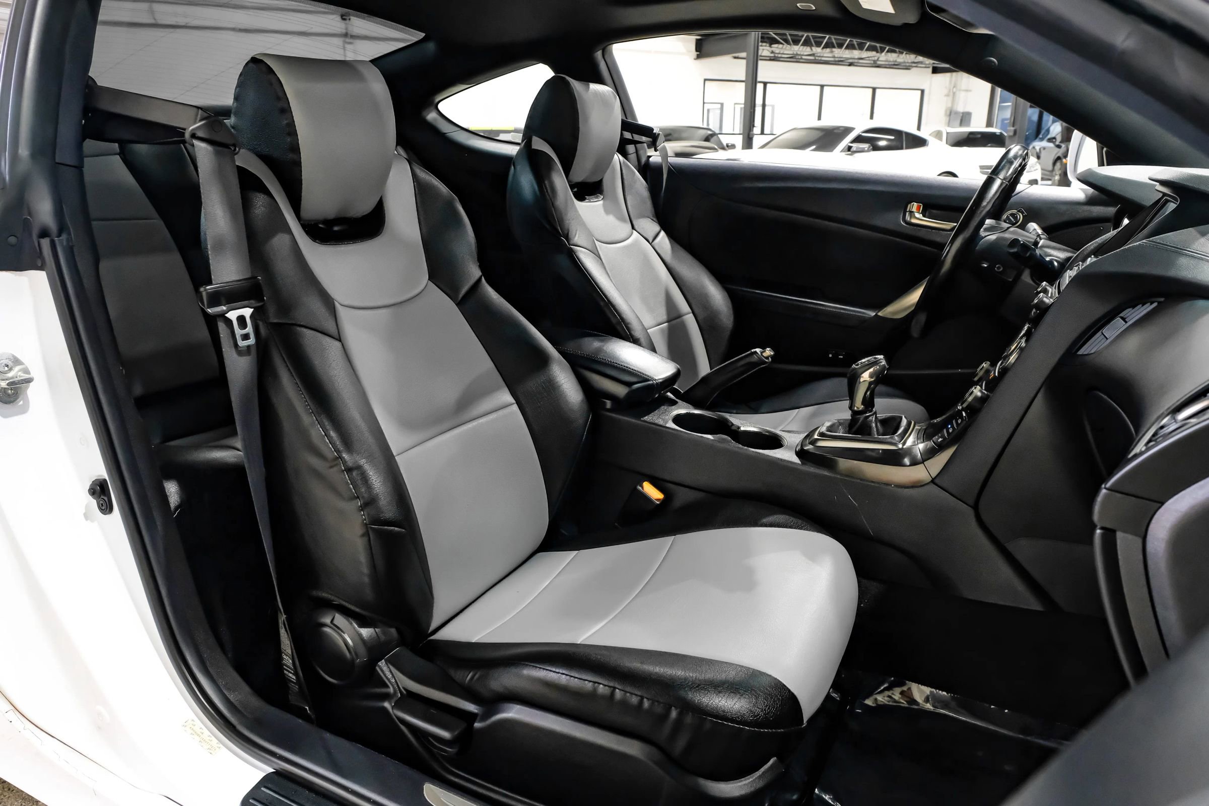 Used 2013 Hyundai Genesis 3.8 RWD image 35