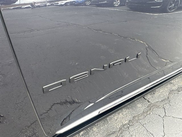 Certified 2023 GMC Yukon Denali Ultimate AWD/4WD image 32