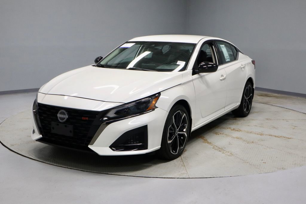 Used 2024 Nissan Altima 2.5 SR AWD/4WD image 7