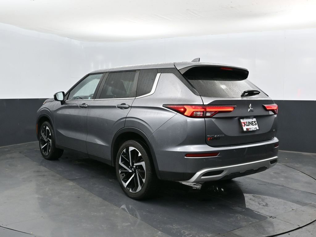 Used 2022 Mitsubishi Outlander SE image 11