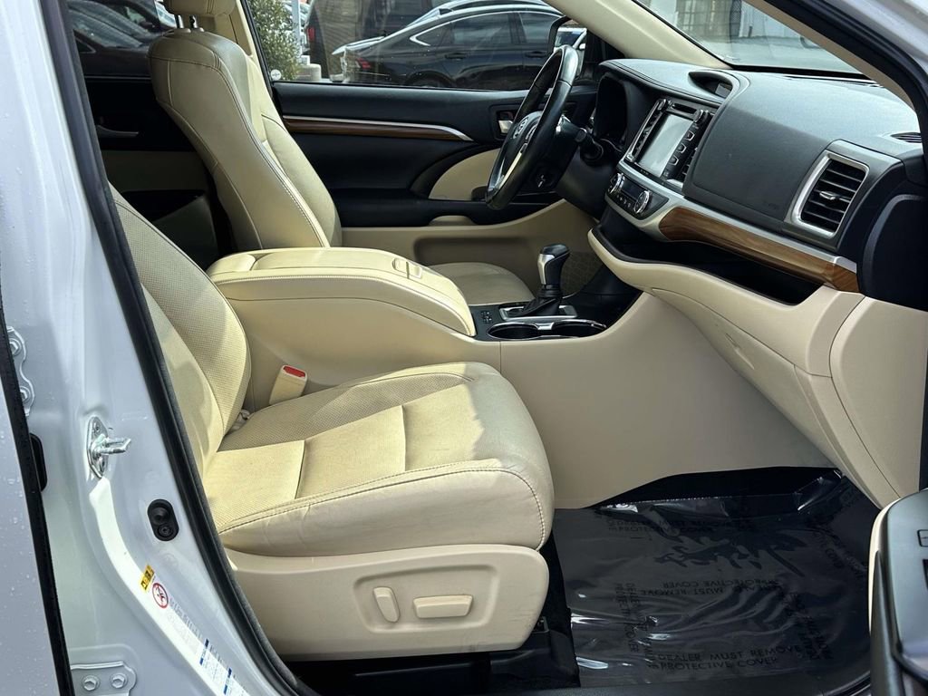 Used 2018 Toyota Highlander Limited Platinum image 6