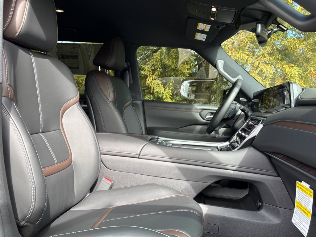 New 2026 Nissan Armada SL w/ Captain's Chari Seat Package image 9