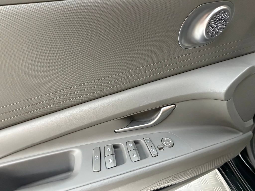 Certified 2023 Hyundai Elantra SEL image 24