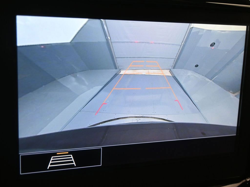 Used 2021 Chevrolet Traverse LT image 11