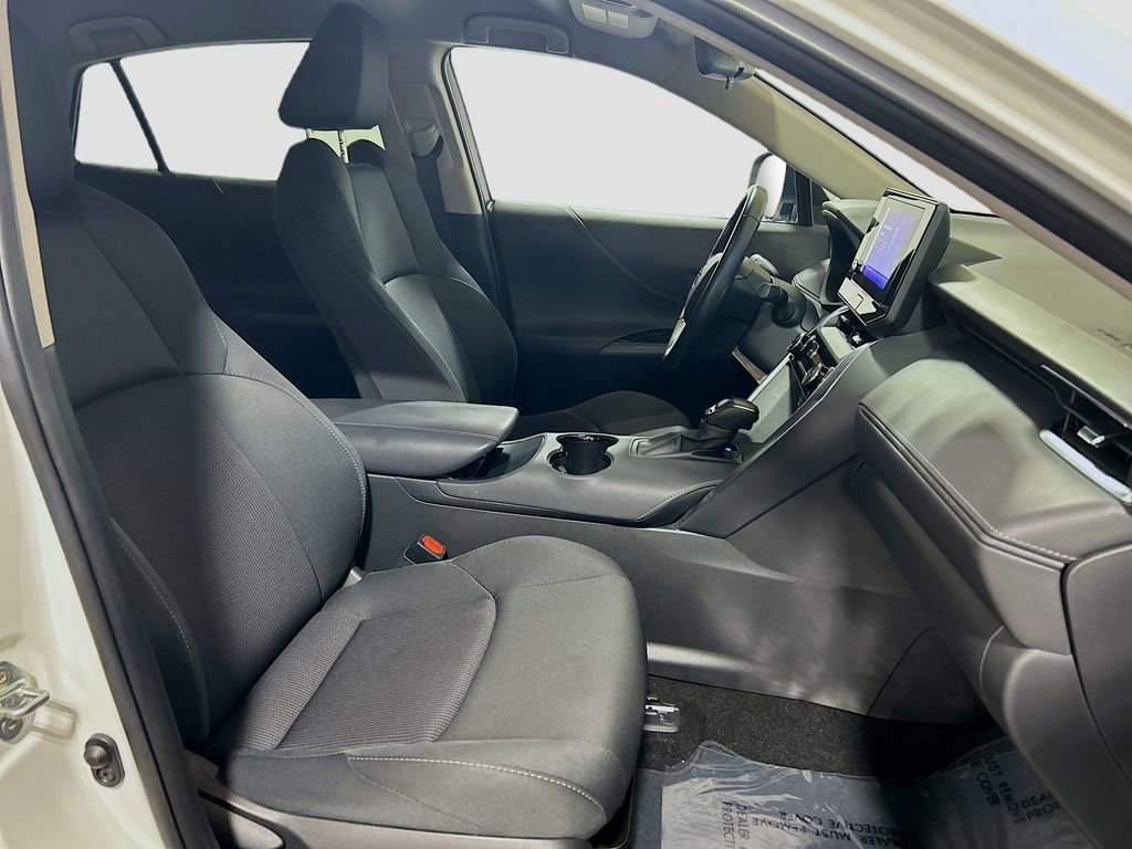 Used 2024 Toyota Venza LE AWD/4WD image 24