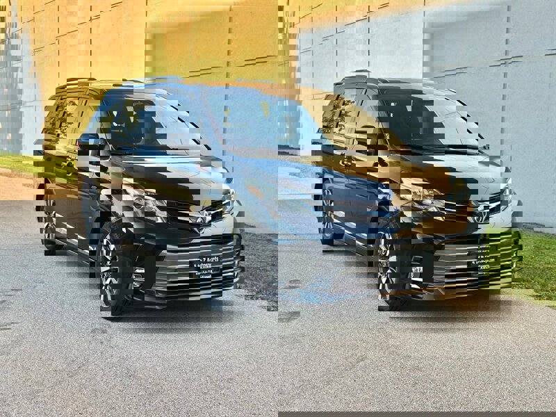 Used 2019 Toyota Sienna Limited Premium image 4
