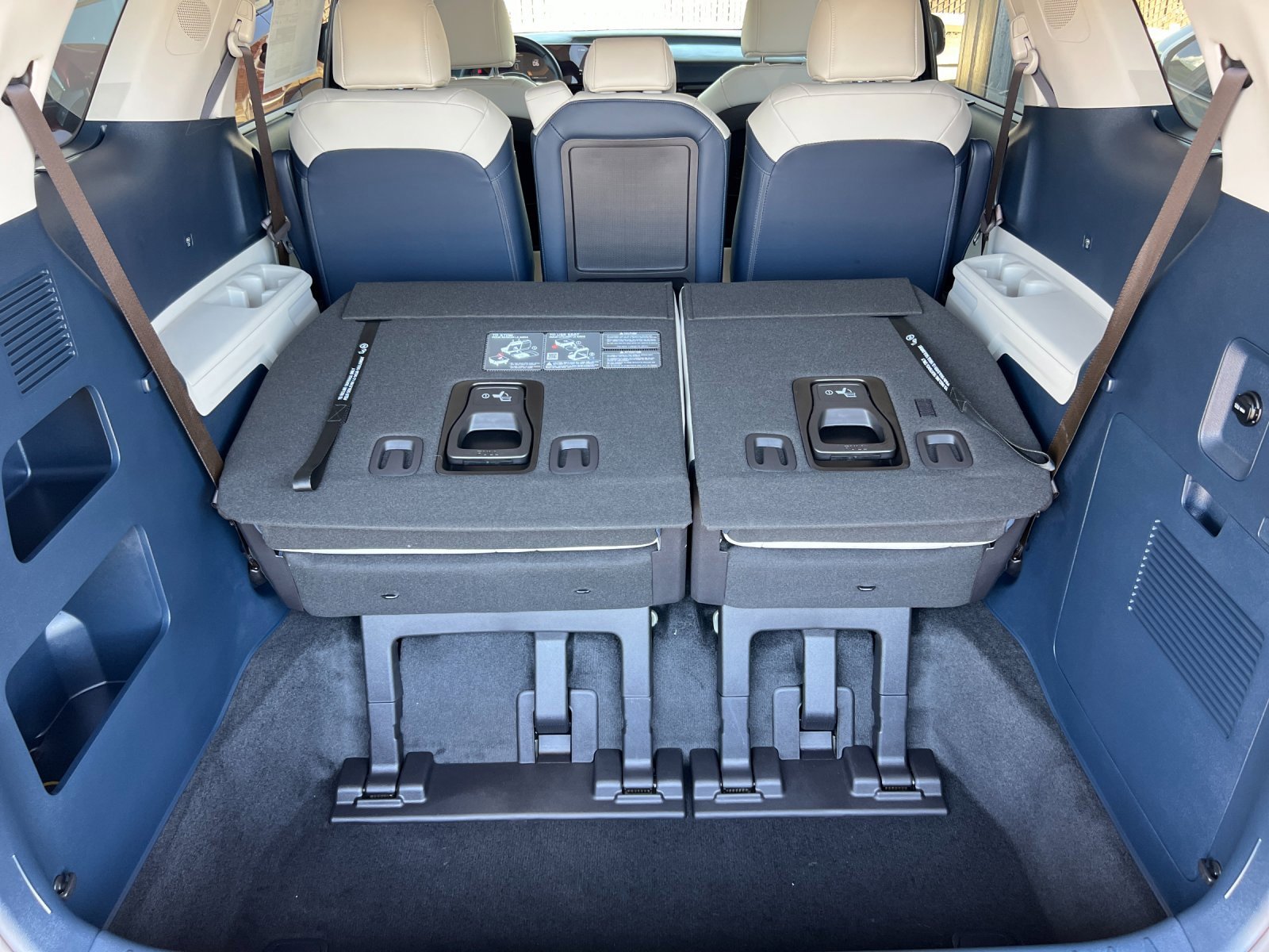 New 2026 Kia Carnival EX image 17