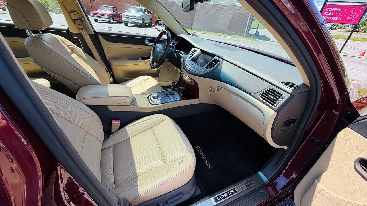Used 2012 Hyundai Genesis 4.6 RWD image 8