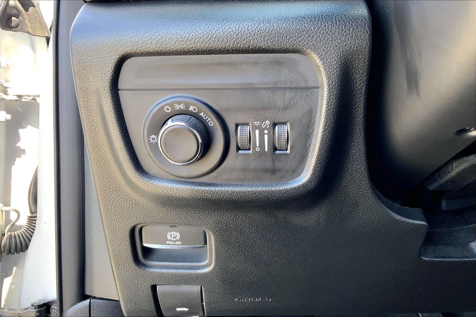 Used 2025 Jeep Grand Cherokee Laredo w/ MOPAR Finishing Package RWD image 33