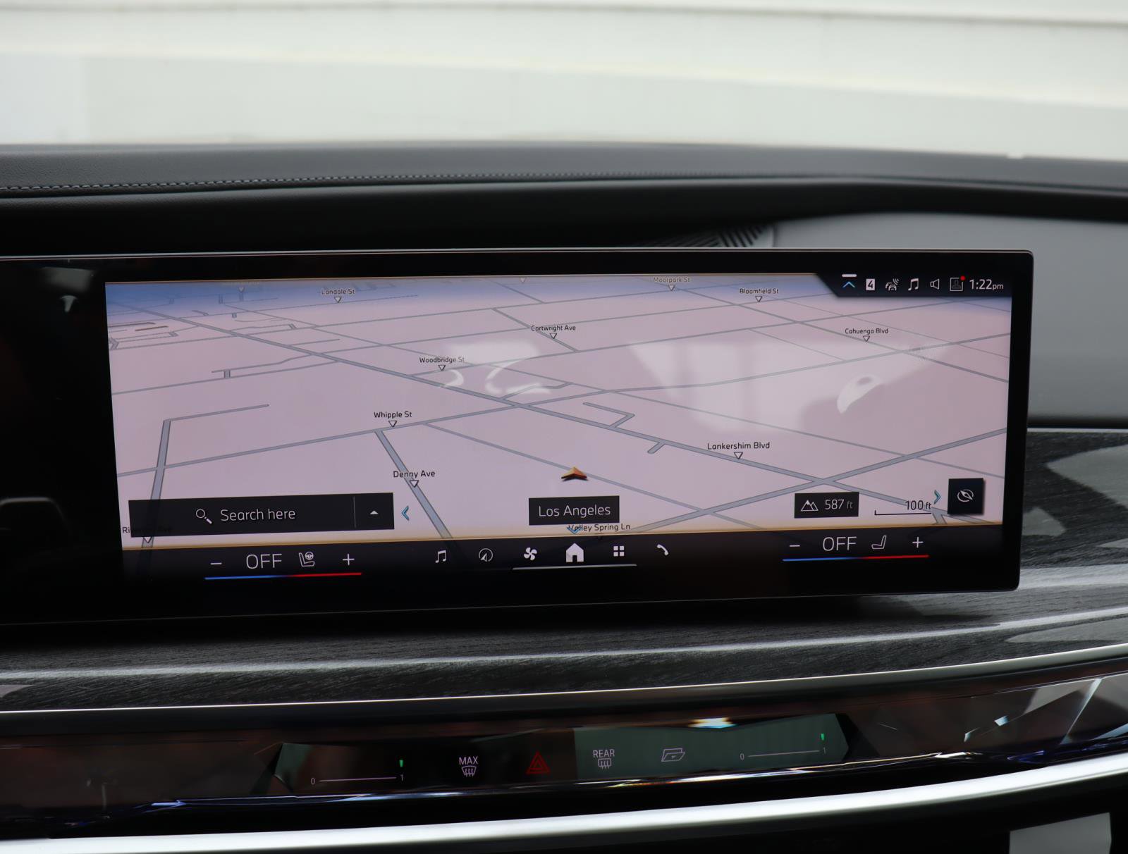 New 2026 BMW 750e xDrive w/ Premium Package image 23