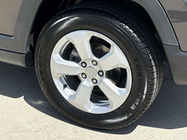 Used 2018 Jeep Compass Latitude w/ Popular Equipment Group FWD image 12
