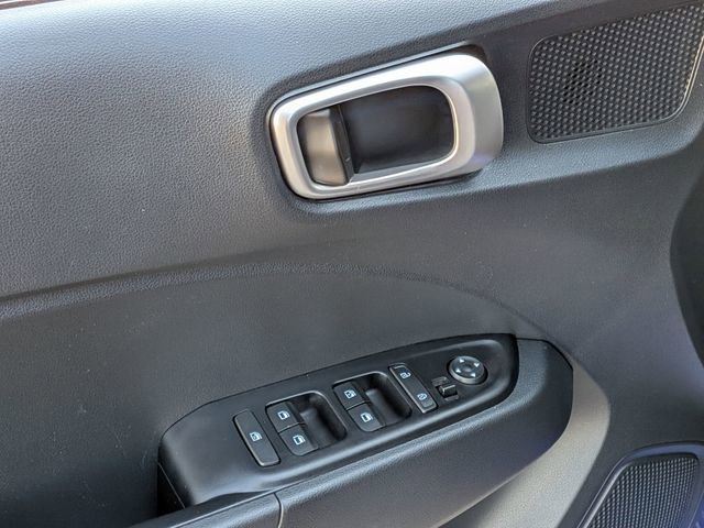 Used 2025 Hyundai Venue SEL image 9