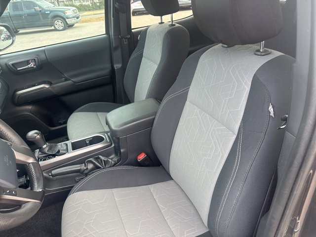 Used 2020 Toyota Tacoma TRD Off-Road image 17