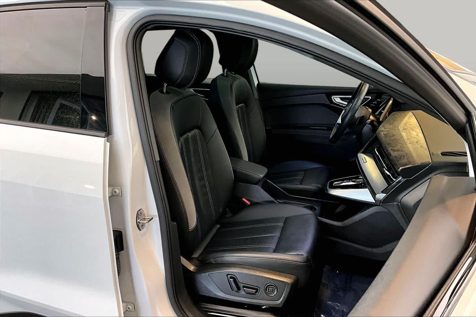 Used 2024 Audi Q4 e-tron Prestige AWD/4WD image 8