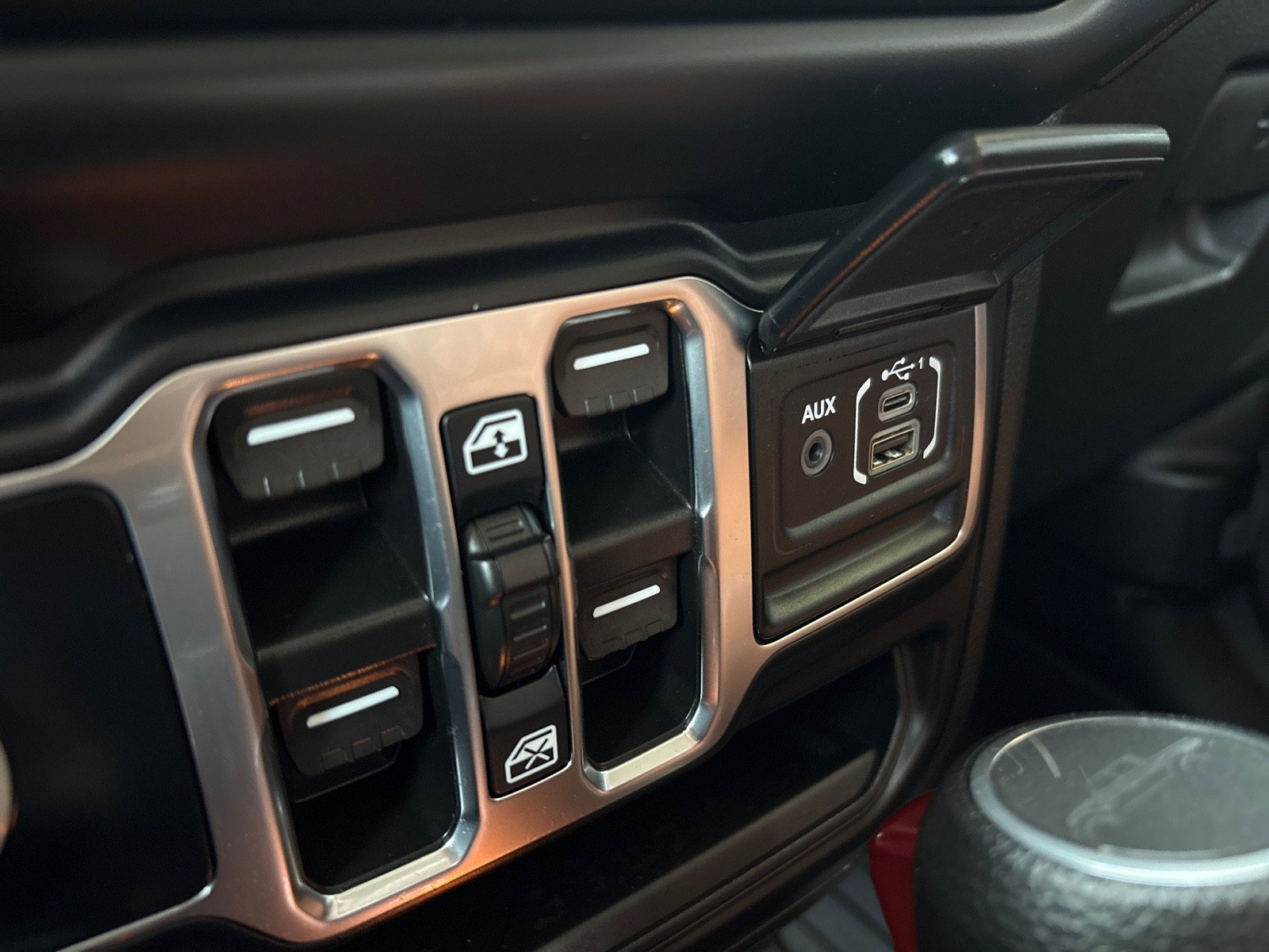 Used 2023 Jeep Gladiator Sport image 22