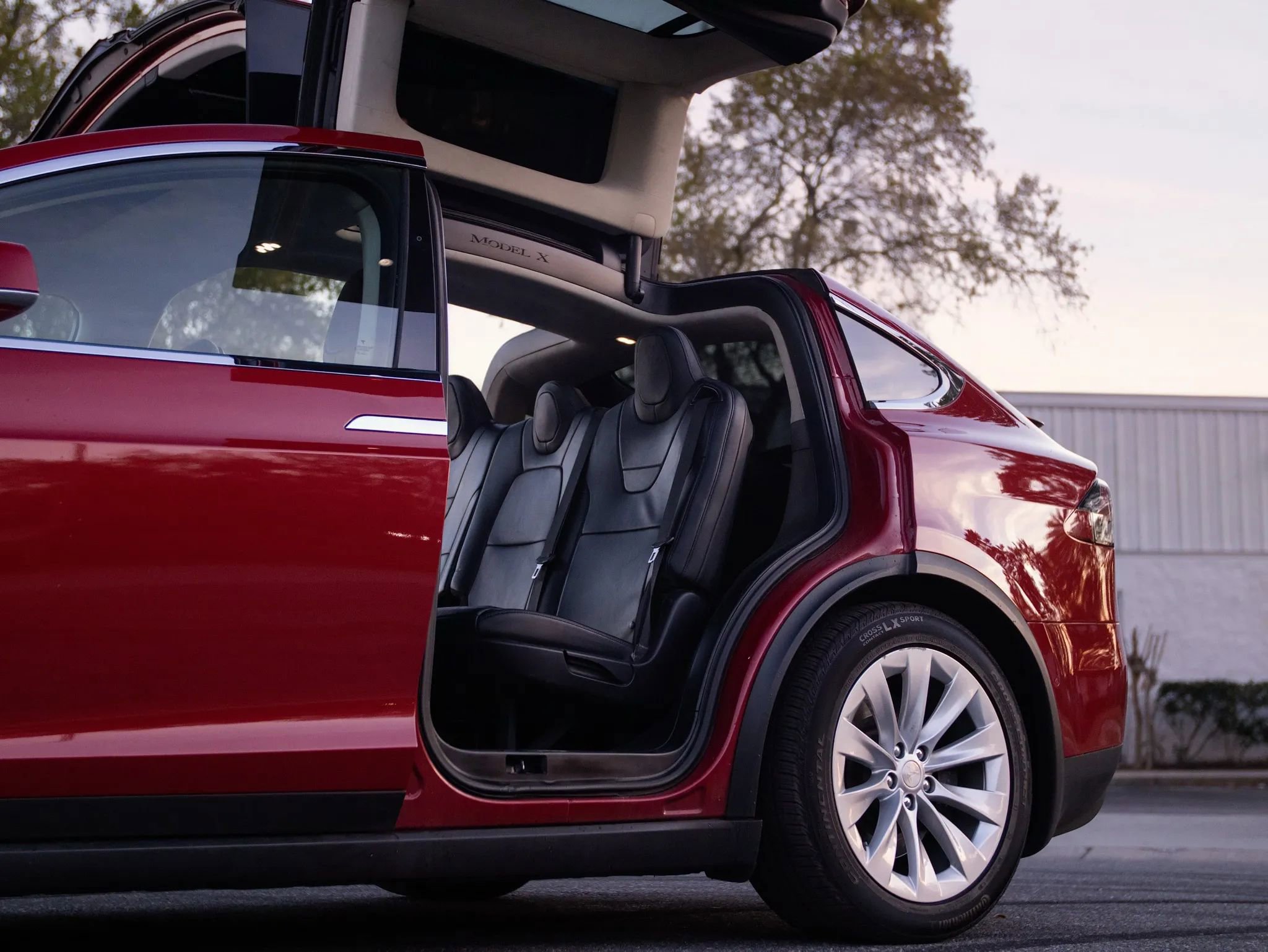 Used 2017 Tesla Model X 75D AWD/4WD image 28