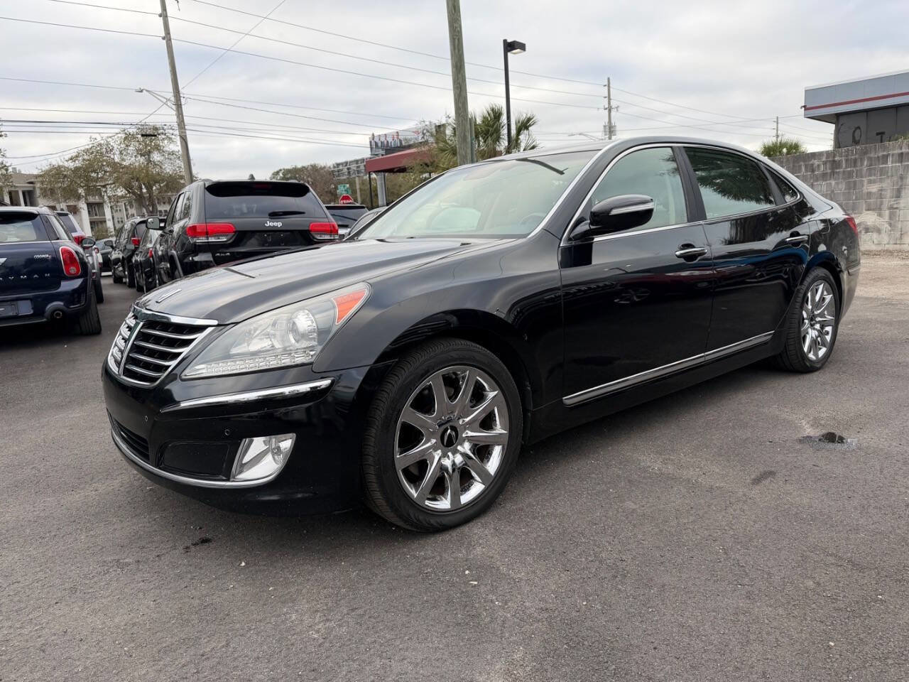 Used 2011 Hyundai Equus Signature RWD image 2