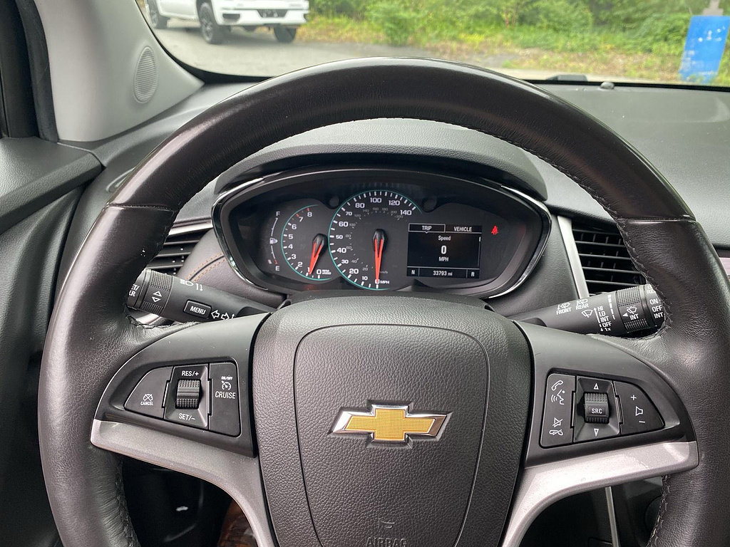 Certified 2022 Chevrolet Trax LT w/ LT Convenience Package AWD/4WD image 47