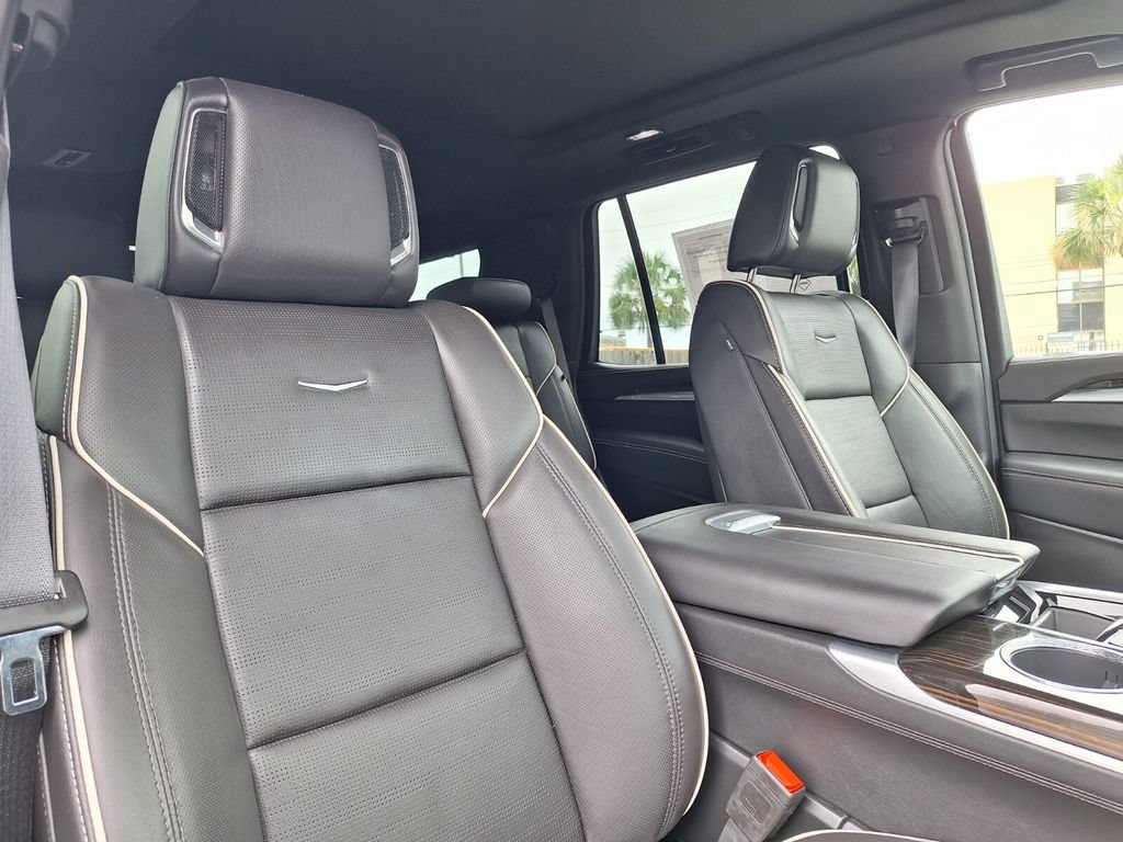 Certified 2025 Cadillac Escalade Premium Luxury AWD/4WD image 30