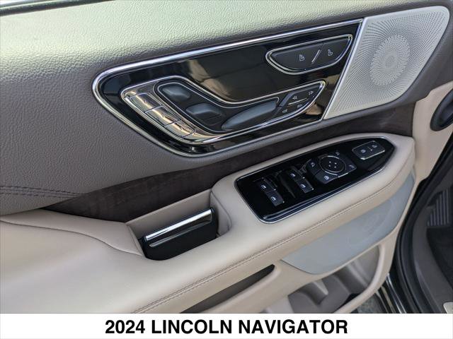 Used 2024 Lincoln Navigator Reserve image 11