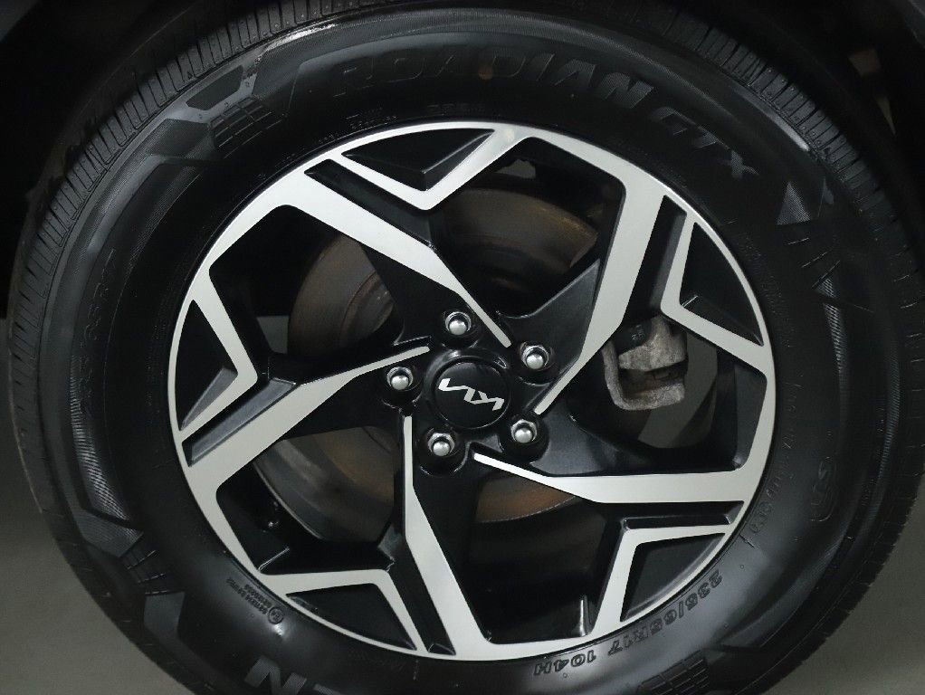 Used 2025 Kia Sportage LX image 41