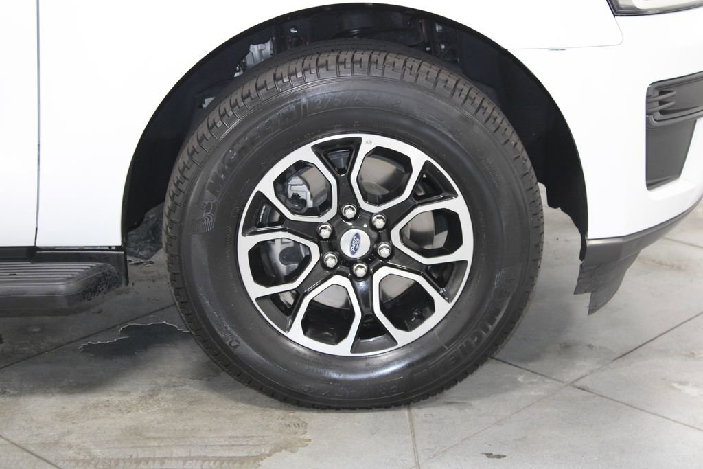 Used 2024 Ford Expedition Max XLT image 13