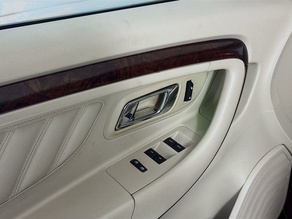 Used 2010 Ford Taurus Limited image 18