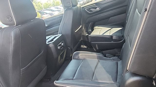 Used 2023 GMC Yukon XL SLT w/ SLT Premium Package AWD/4WD image 8