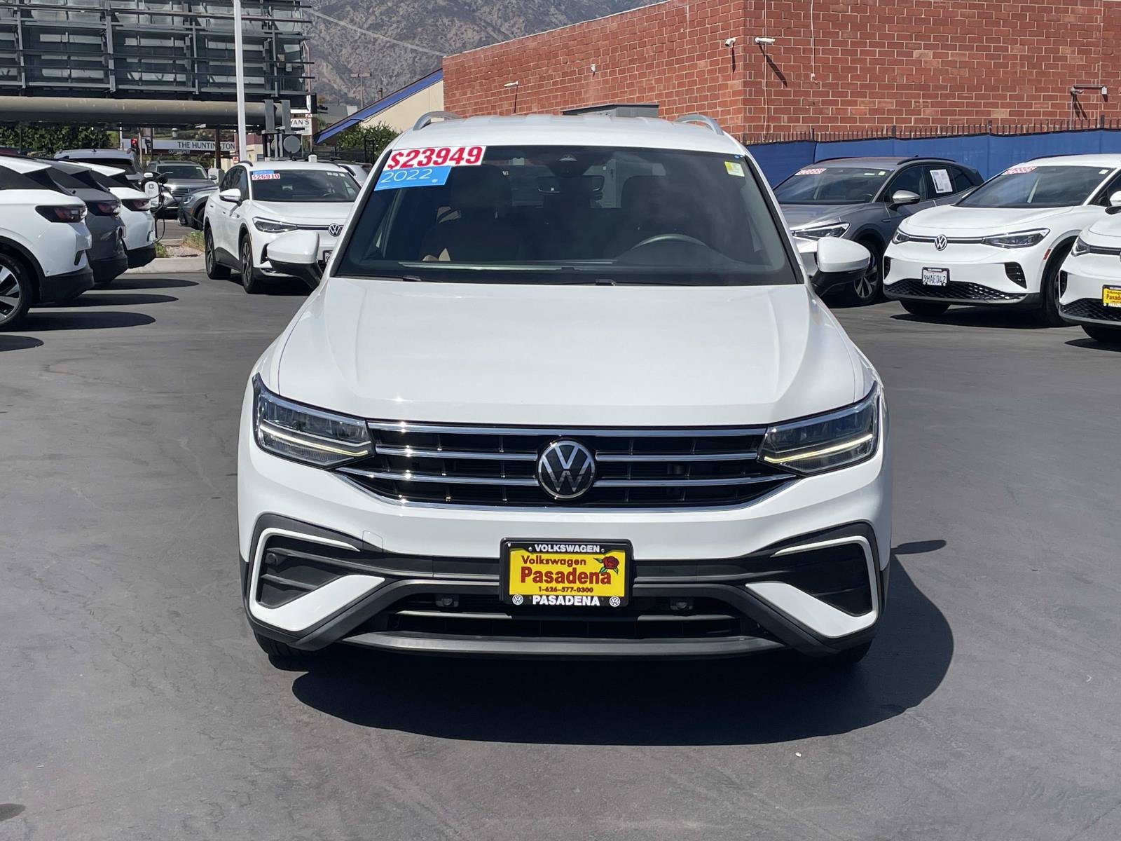 Certified 2022 Volkswagen Tiguan SE AWD/4WD image 2