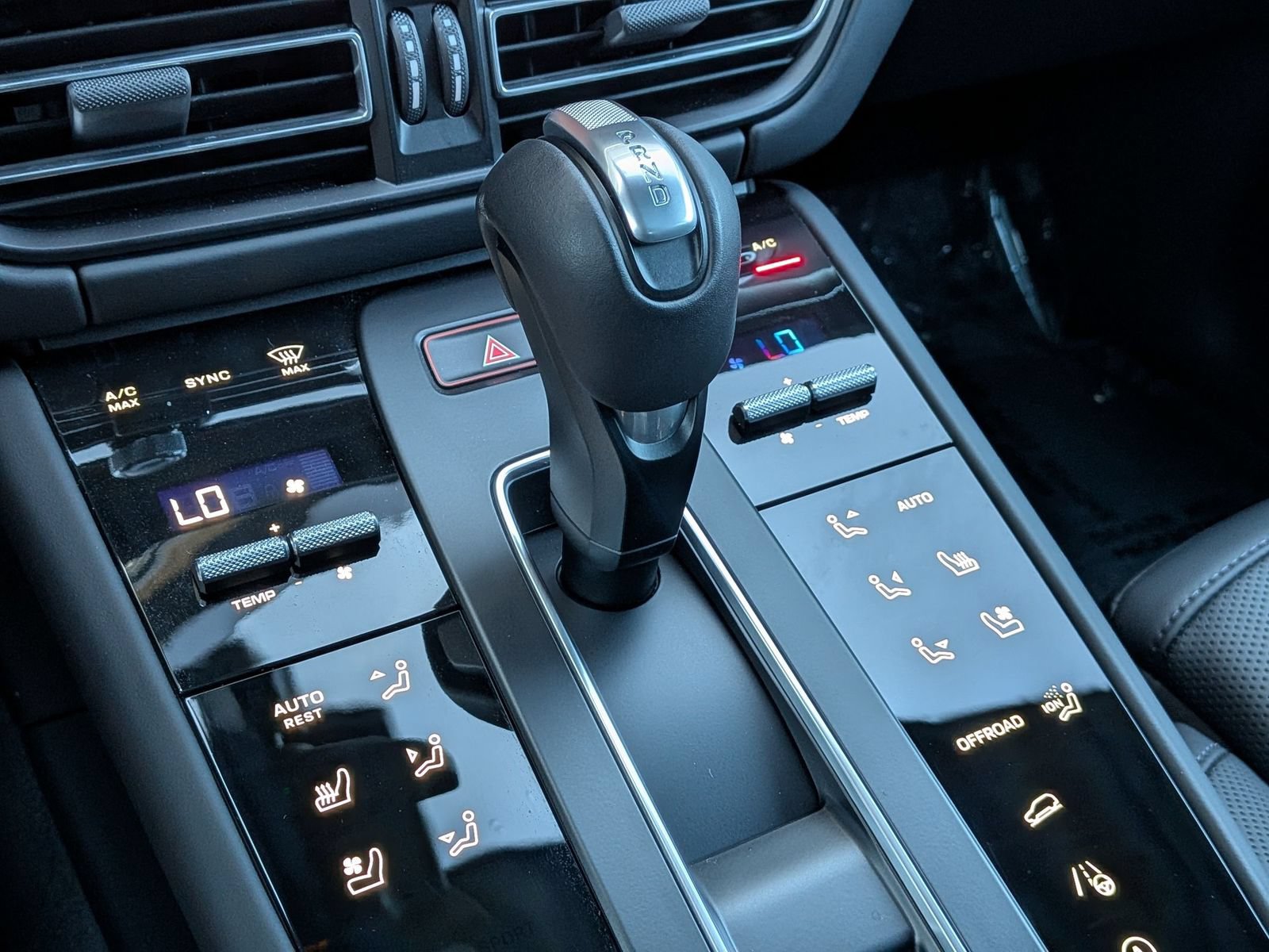 Certified 2026 Porsche Macan Turbo AWD/4WD image 22