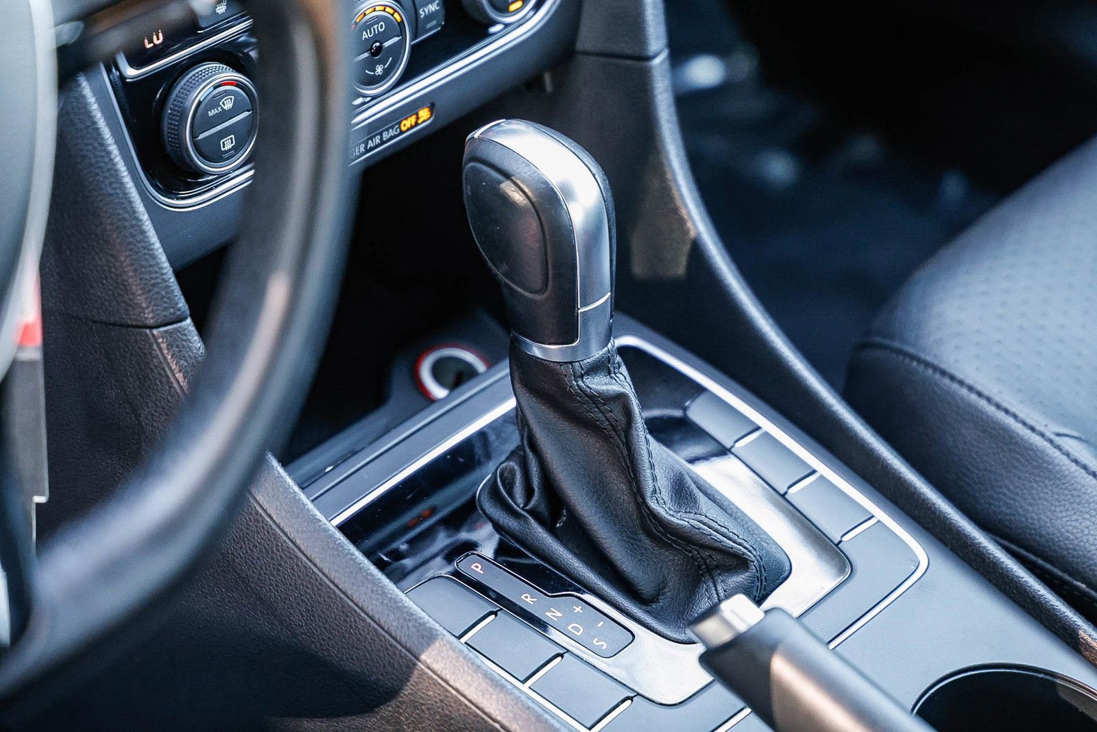 Used 2018 Volkswagen Passat 2.0T R-Line image 19