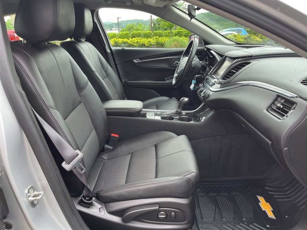Used 2016 Chevrolet Impala LT FWD image 23