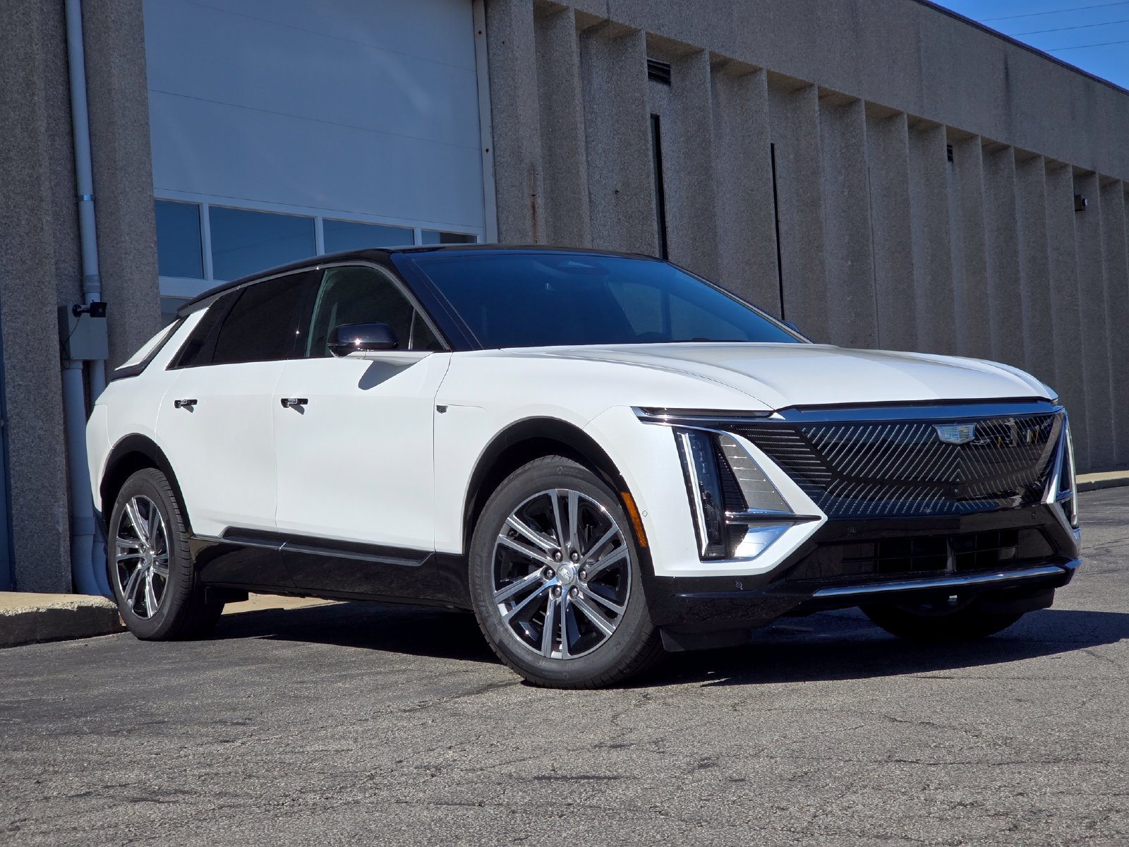 Certified 2025 Cadillac Lyriq Luxury w/ LPO, Floor Liner Package AWD/4WD image 2