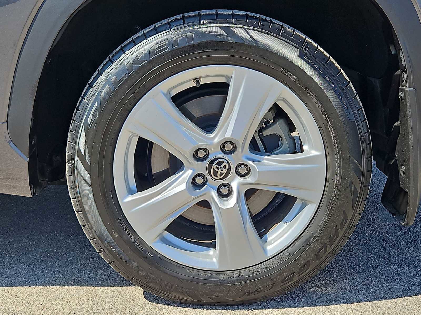 Used 2020 Toyota Highlander LE image 14